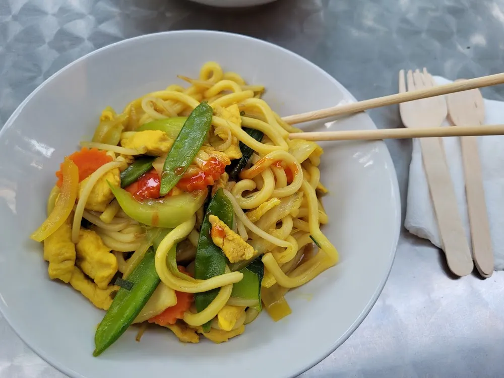 Nouilles Udon Saute Au Poulet